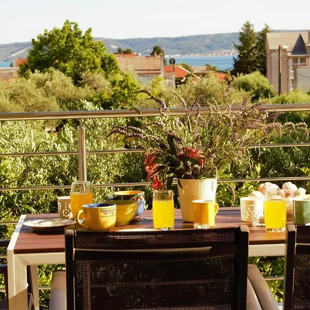 Ornamenta Apartment