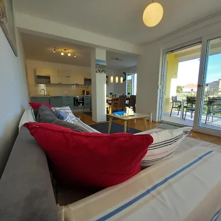 Ornamenta Apartment *