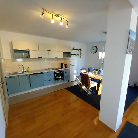 Ornamenta Apartment *