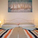 Ornamenta - 5min To - Free Parking Appartement