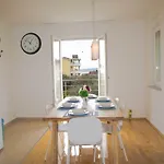 Ornamenta - 5min To - Free Parking Appartement