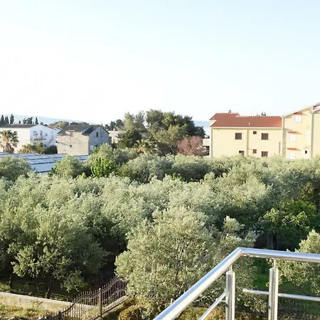 Ornamenta Apartment *
